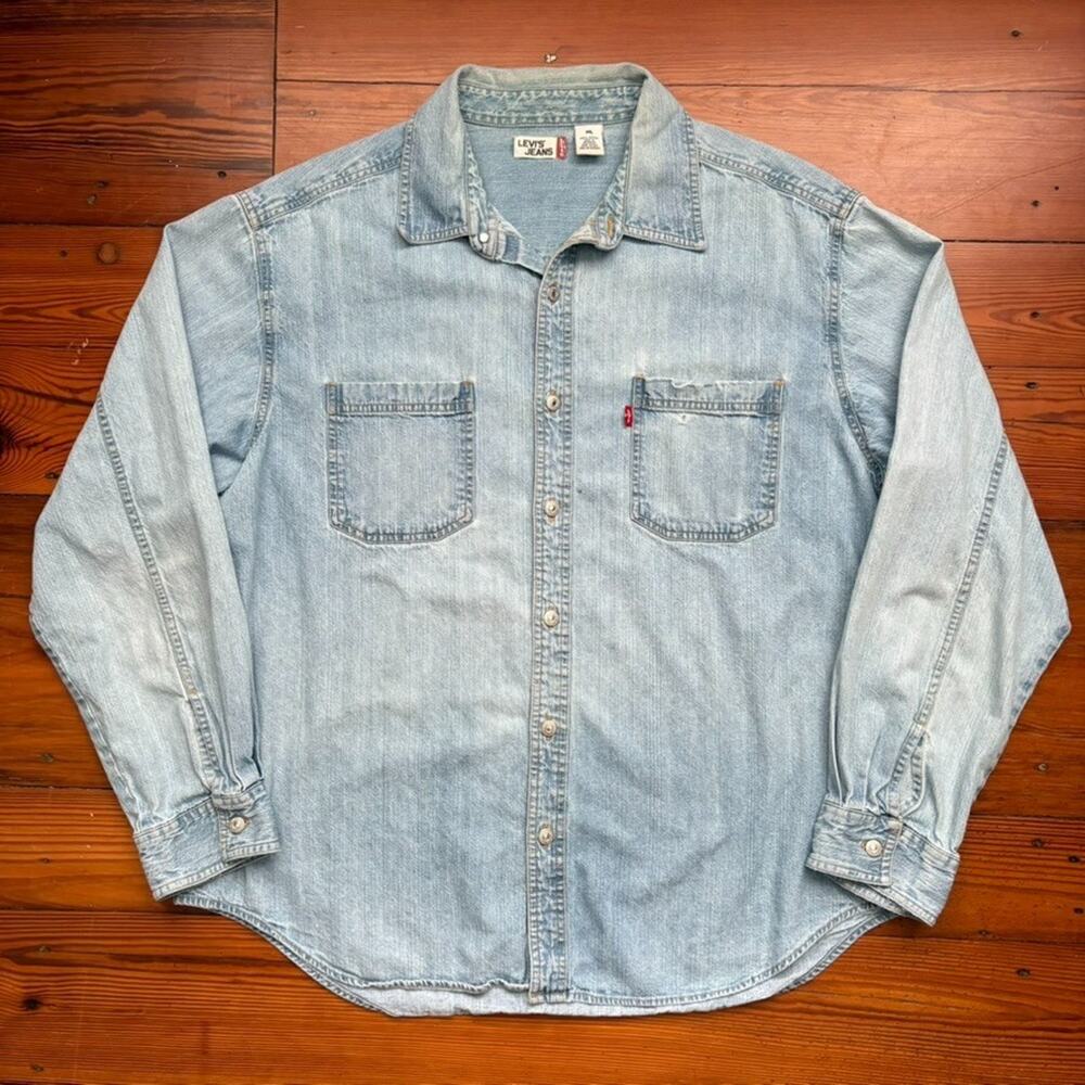 Vintage Levi’s Denim Shirt Men's Size XL Metal Buttons Long Sleeve Light Wash